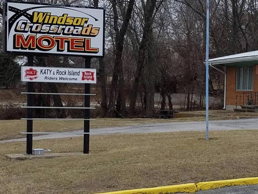 Windsor Crossroads Motel Extérieur photo